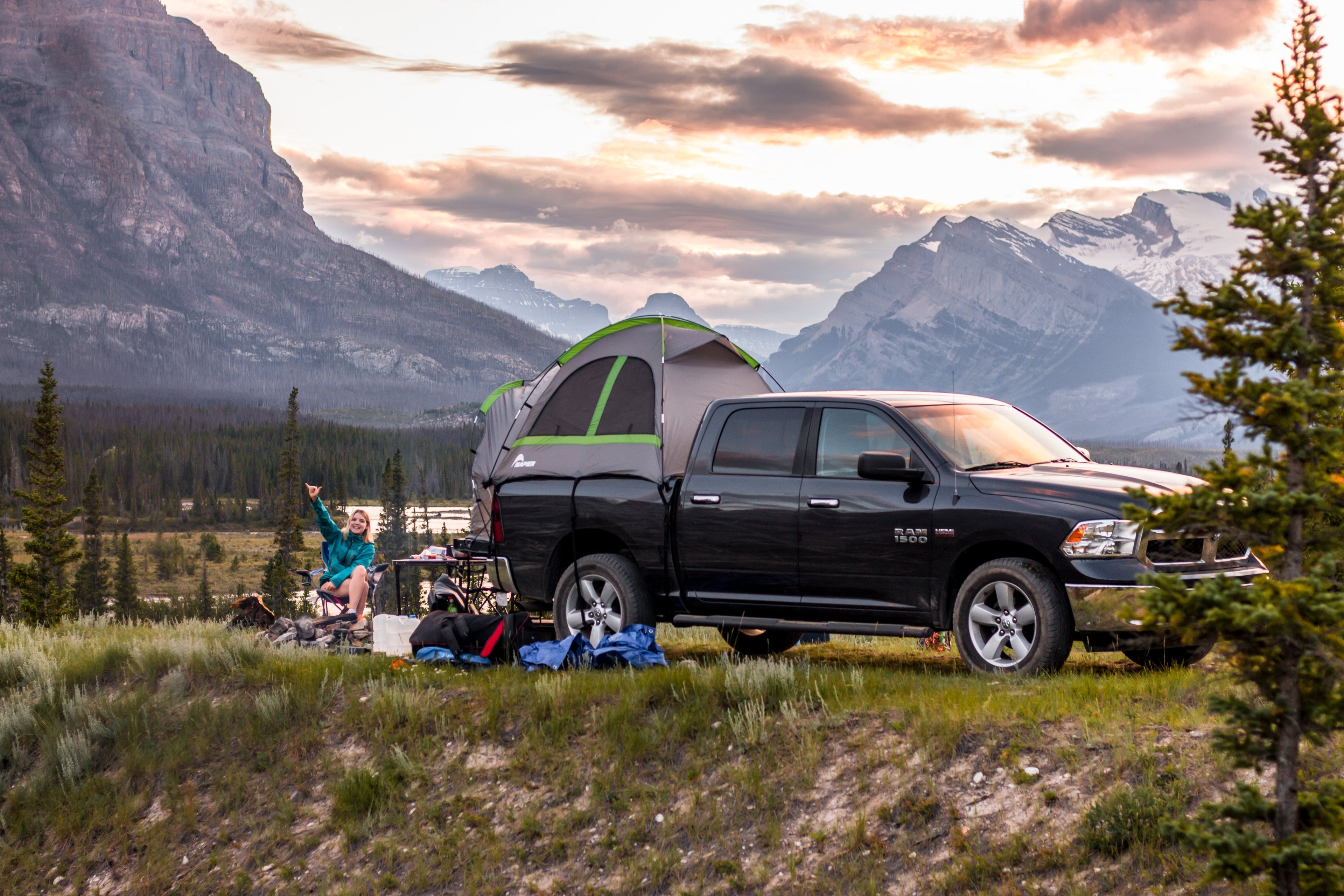 Truck-bed tent for pickup camping
